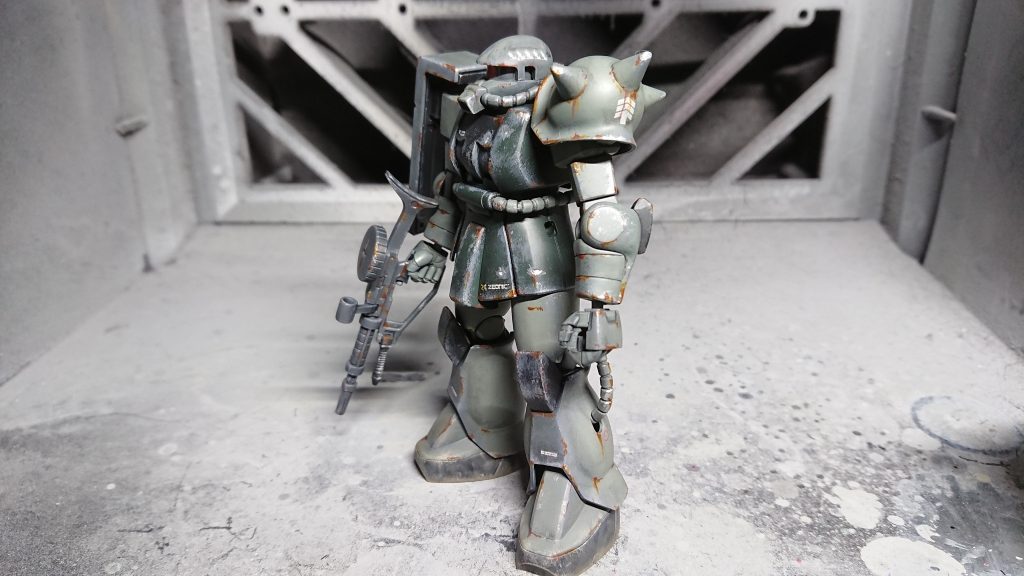 こちらも同様に汚し。デカールも汚してみました。