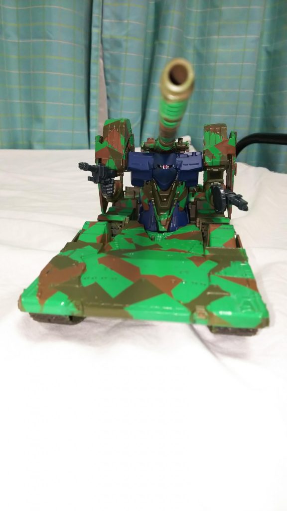 モビル形態を正面から。頭部と腰もティターンズブルーで塗装してます。