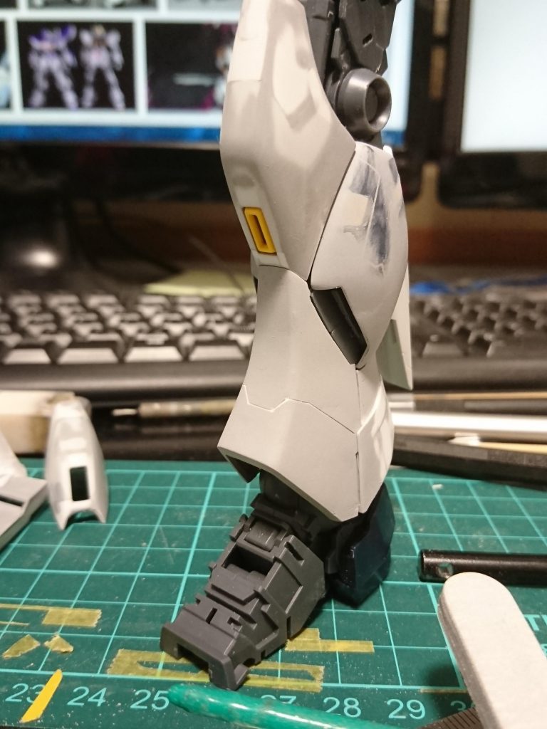 特に脚部はかな~りアレンジされていたのでどえらい苦労しました…
パーツ分割変更、ディテール落とし等々