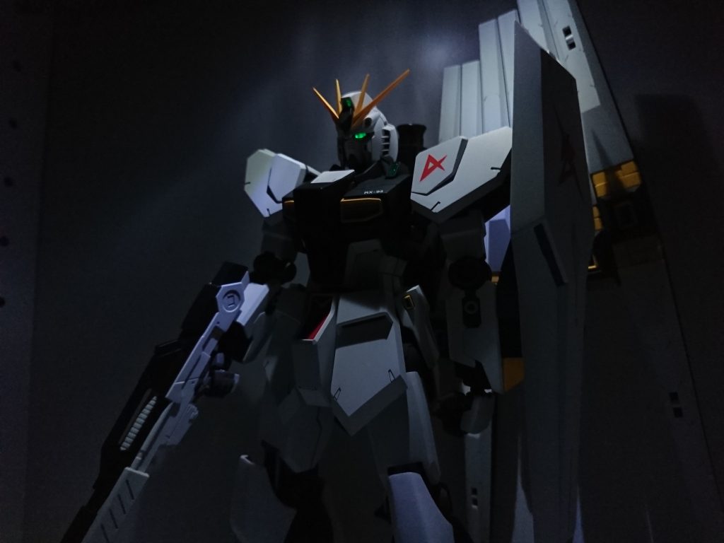 個人的に気に入ってるショットです
『君はまだ、本当のガンダムを知らない…』