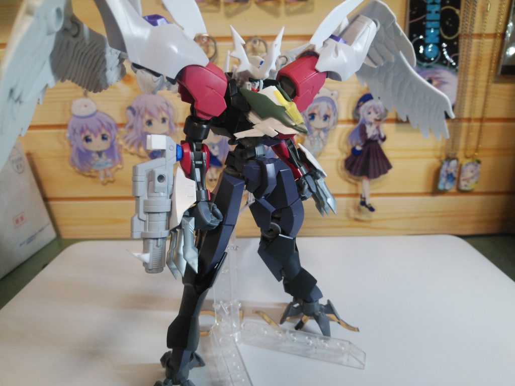 本体8割完成時。難産だった肩はキマリスの脹脛が全てを解決してくれた。形状、拡張性共にピッタリな上に縁のラインまでついてるとか神か・・・!一番気に入ってる箇所です。