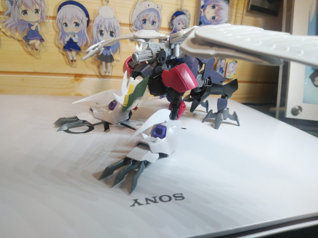 8割完成時のドラゴン。頭部中央の角はFMとDMで位置がかなり変わるので最初はファイター優先でオミットしてたのですが違和感半端なかったんで追加。挟み込んでたけど見栄えが微妙なんで最終的に真鍮線で解決。