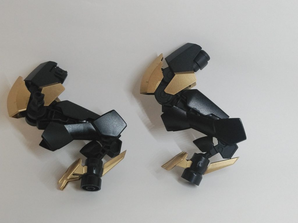 ①膝当てをFMとは別の差し込みに差す(FM時の箇所だと上に行きすぎて見栄えが悪い)②脛鎧を逆さにつける。スリットが足首にくることで本来の可動域を妨げず、無理なく4足歩行可能なところまで引き出せる。見えにくいですが膝関節側面に専用のBJを追加し、ここから股関節に再装着します。変形時の唯一の追加パーツです。