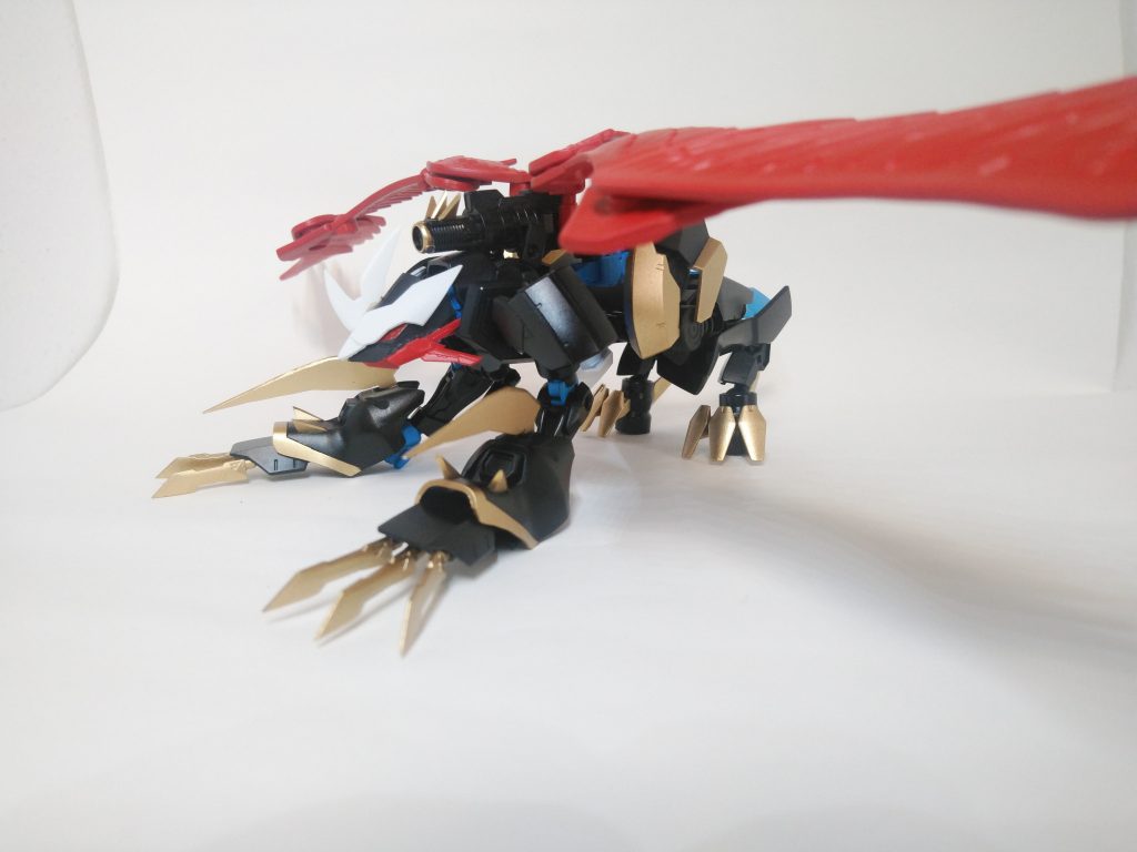 お待たせしました。とっておきのドラゴンモードです。元々去年の冬から作り始めたのですがインペに関してはやるなら徹底的にやりたく変形は必須条件だったのですが発想と技術不足ですぐ凍結。しかし可変機コンテスト開催ということで満を持して再開。中々苦労しましたが満足いく出来になりました。組み換えばかりで可変機と呼んでいいのかわからんけど許してください。戦闘中の変形は無理でしょうね・・・