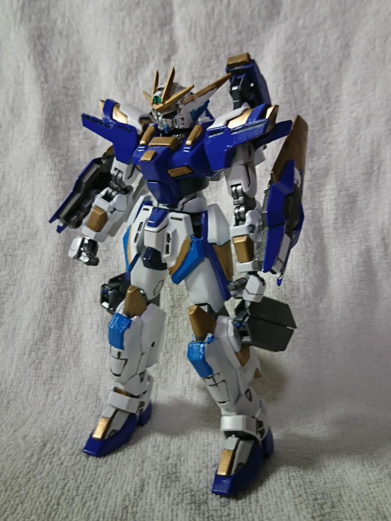 トライバーニングガンダムとスターバーニングガンダムのミキシングビルドベースとしたものその後は脚下にあるゼータガンダムの武器ハイパーメガランチャーで可動カバー2個で改造これぞ高機動性や運動力性も可動可能に