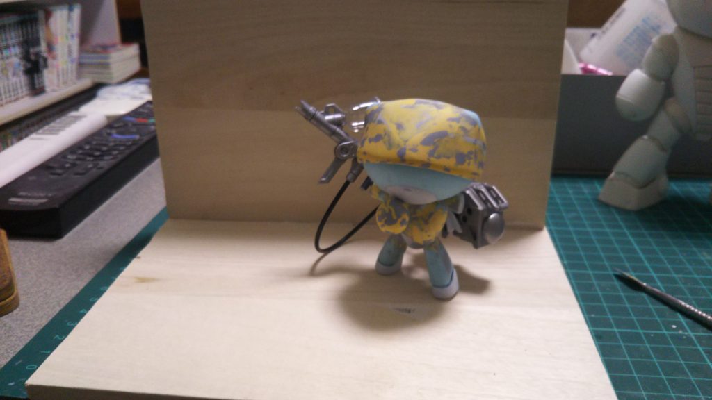 エアブラシとコンプレッサーはコトブキヤから出てるMSGウォーターアームズという物を使ってます
台座はダイソー商品で製作
木の板にコルクボードを貼りつけました