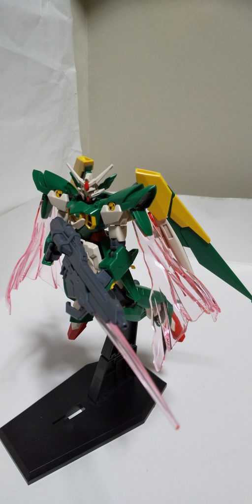 バスターライフルカスタム
ビームサーベルとハンドガンを合体させるだけの最大破壊力の武器になります