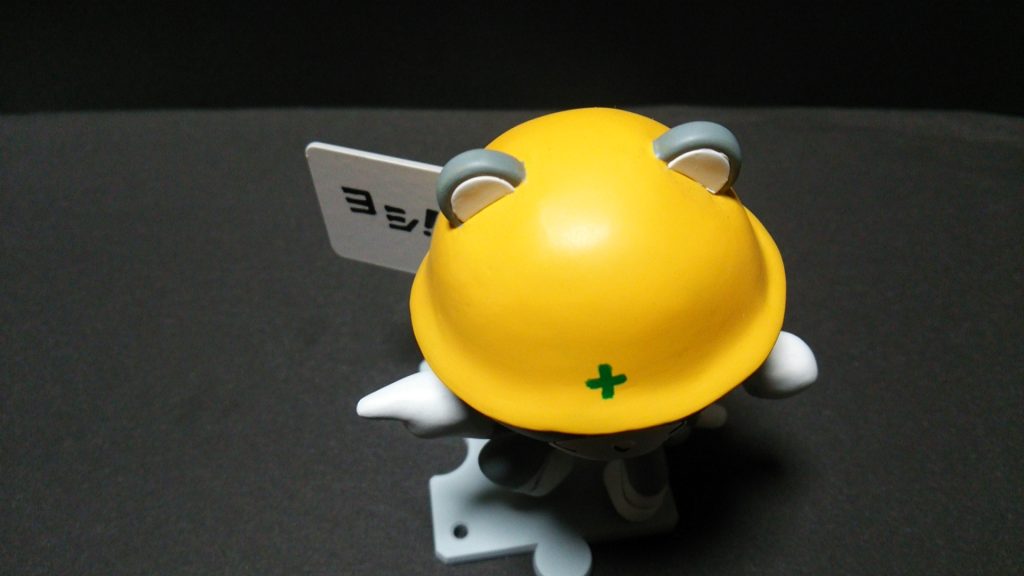 ヘルメットもパテで制作。