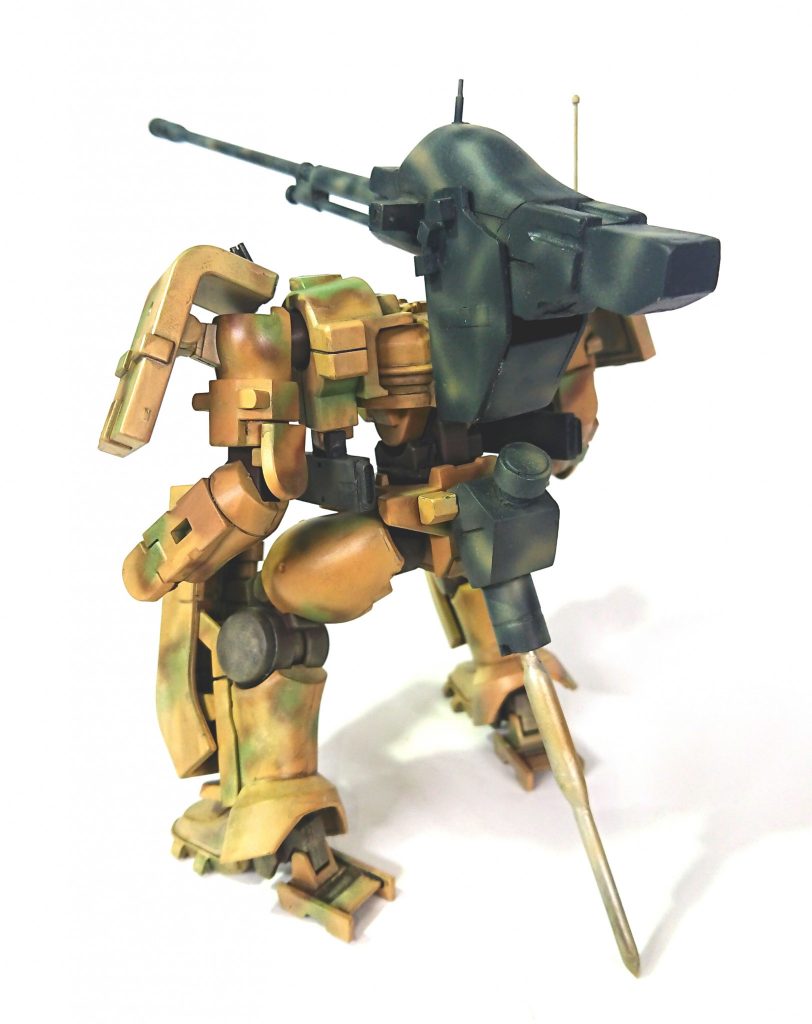 カラーリングは砂漠戦を想定してデザートカラーに
アメリカ軍のDCU迷彩服を参考にしました。
今みるとけっこう粗いな…