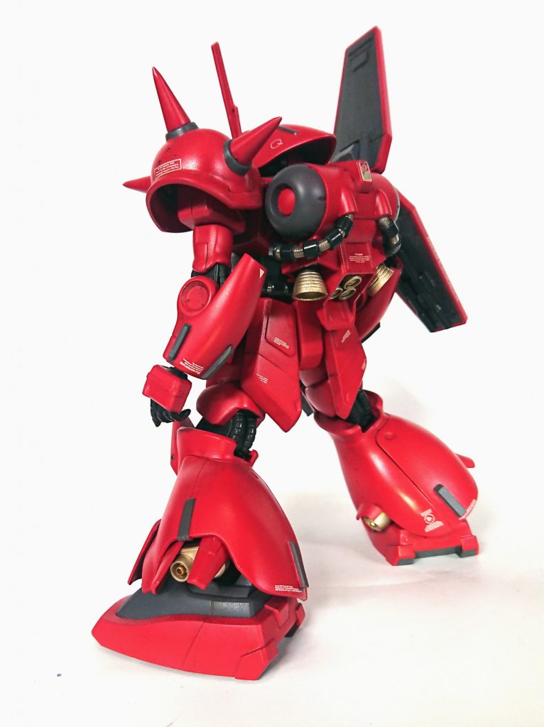 カラーは元の薄目の赤が嫌いだったので、ジョニー・ライデンばりのブライトレッドで塗装