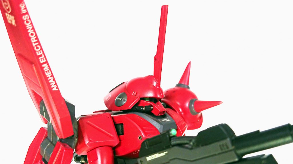 モノアイは稼働できるように改造

アンテナはAOZのロゼットを意識した形状へプラ板で製作