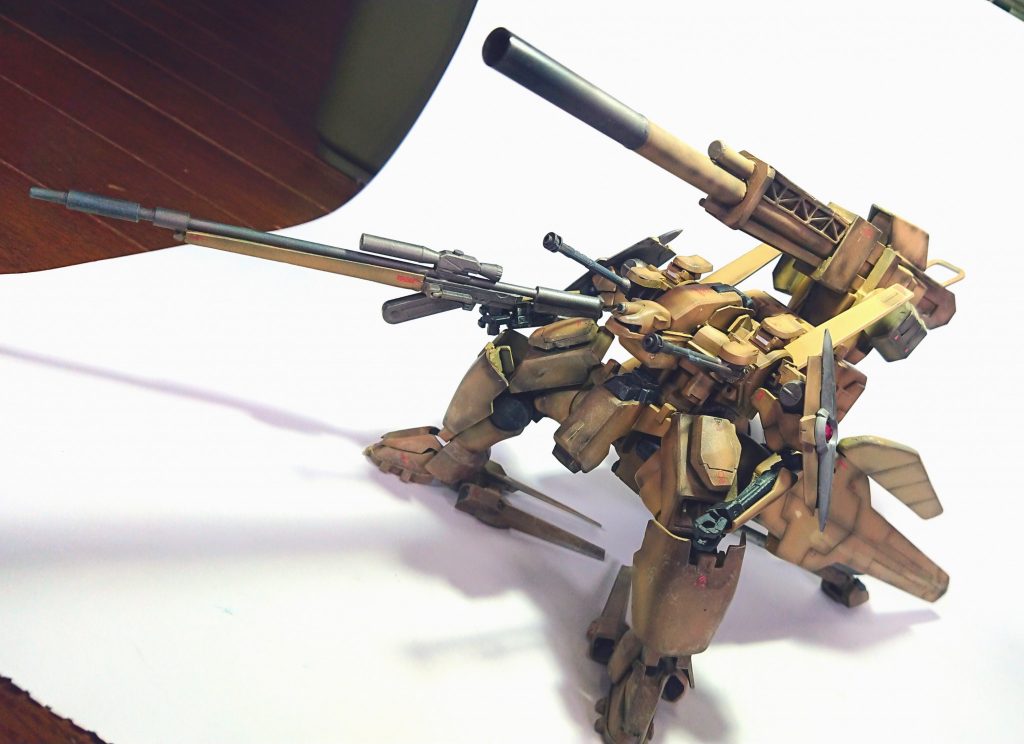 まずは機体の設定
「ブレイク・ピラー」事件をきっかけに地球連邦によって立案された防空用MS
軌道エレベーター崩壊時に降り注ぐ残骸を高火力兵器にて一掃する事をコンセプトに大型GNメガランチャーを装備している
開発にあたっては旧人革連の技術者が多く関わった事からティエレンの名を称して、細部の意匠が似ているが疑似太陽炉を搭載した全くの新造機体である
旧人革連の保有する軌道エレベーター「天柱」に配備され防空任務に着いている。