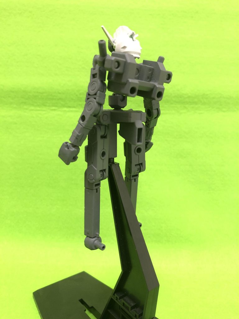 背面。頭部が簡易モデルのデスティニーだったのは覚えていますが、何のパーツか分からない物もいくつか……。