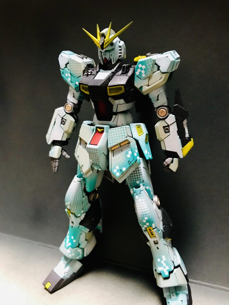 ひとまずは本体のみ素組でもカッコよすぎる…泣水転写デカール届いたら全て完成させてまた載せられたらなと思います^_^それまでにサザビーも作ろう…^_^