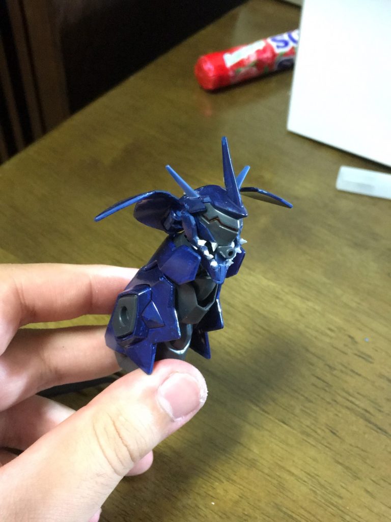 頭部にはビームバルカン砲を装備。
口は開閉式で、最終的にはMSを噛み砕くことも可能。