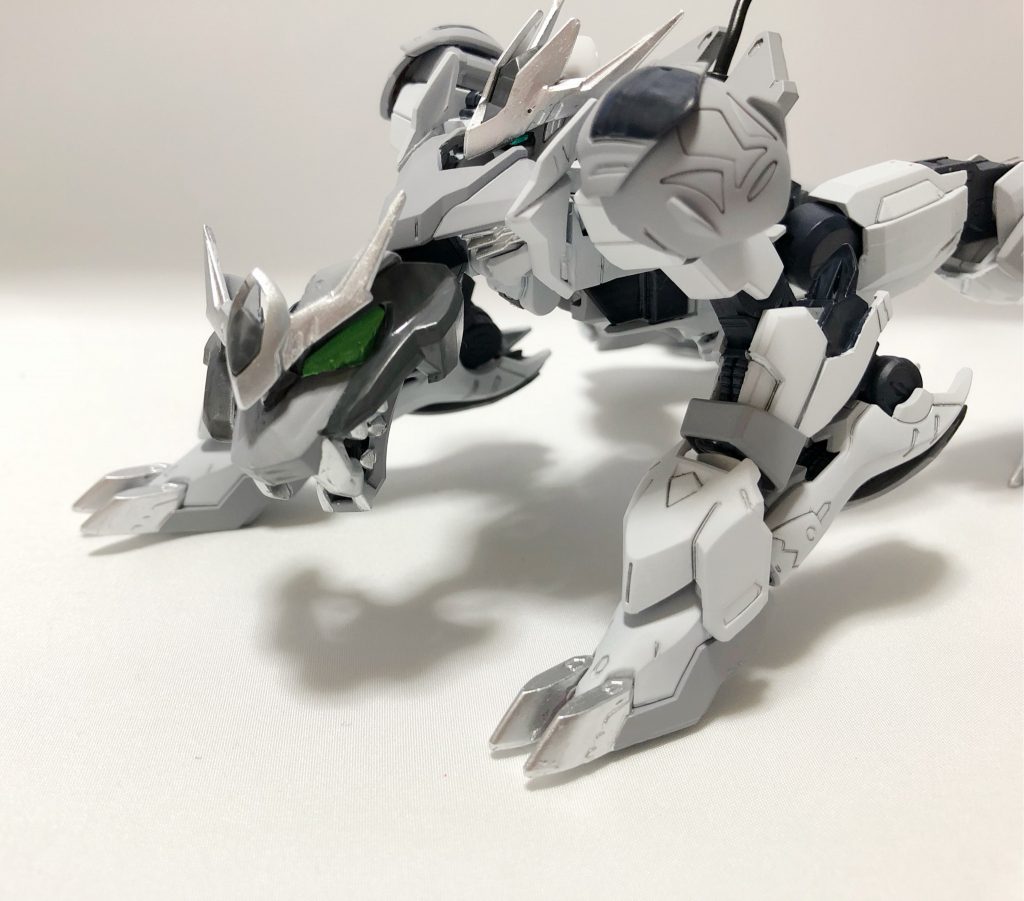 画像では分からないですが、首もグネグネ動くのでポージングも自由自在です。