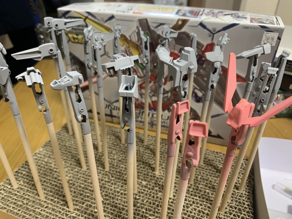 サフ武器直後の写真です。黄色を塗るとき、下地をピンクにすると発色がいいと聞いたので試してみたら本当にキレイな黄色にできたのでオススメです!