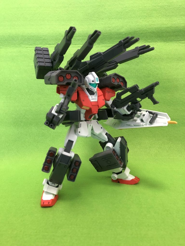 フルオープンアタック！！
4連ビームキャノン、10連ミサイル×2、大型3連ミサイル×2、頭部バルカン、ビームマシンガン×2、マシンキャノン×2、中型3連ミサイル×4。
……。何も言うまい。