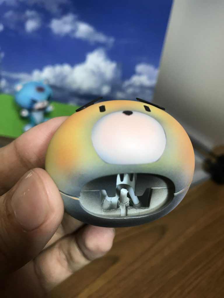 中はこんな感じ。ちょっとわかりづらいですが、中にプラ棒を通してあって受けにプラパイプを入れてます。