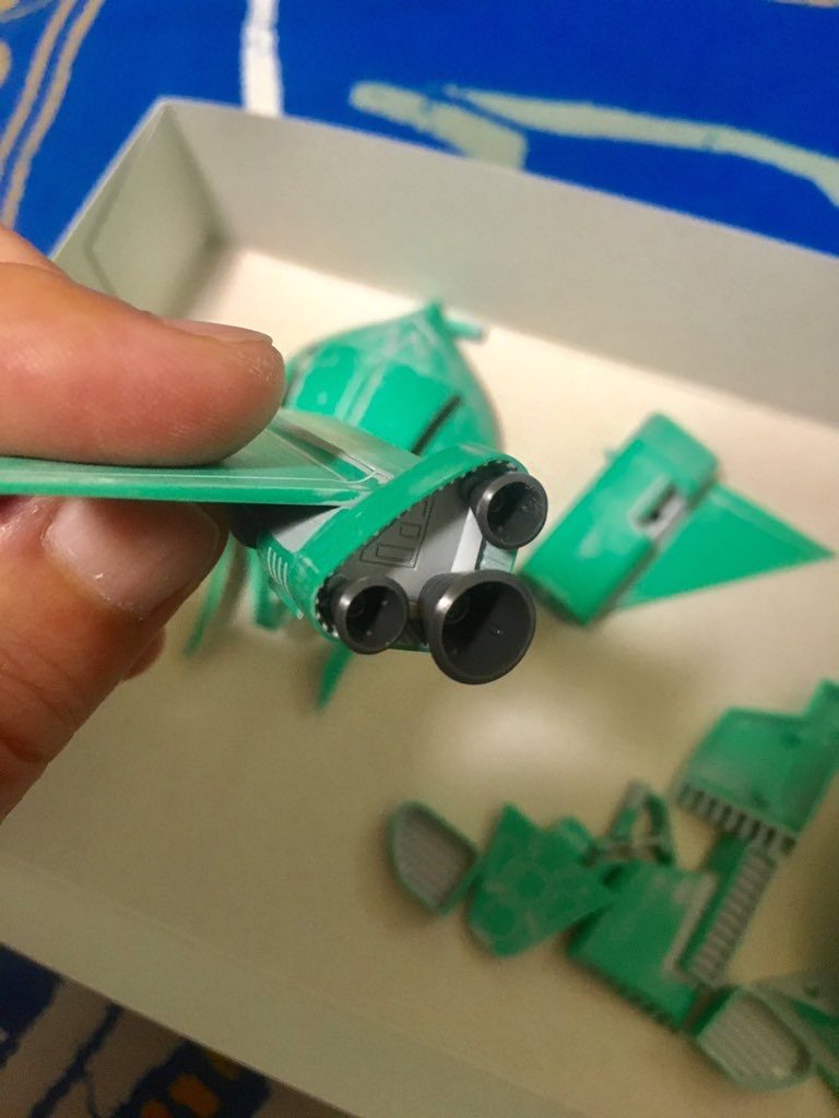 バーニアのみ、0.5mmプラ板とコトブキヤのパーツでディテールアップしています。