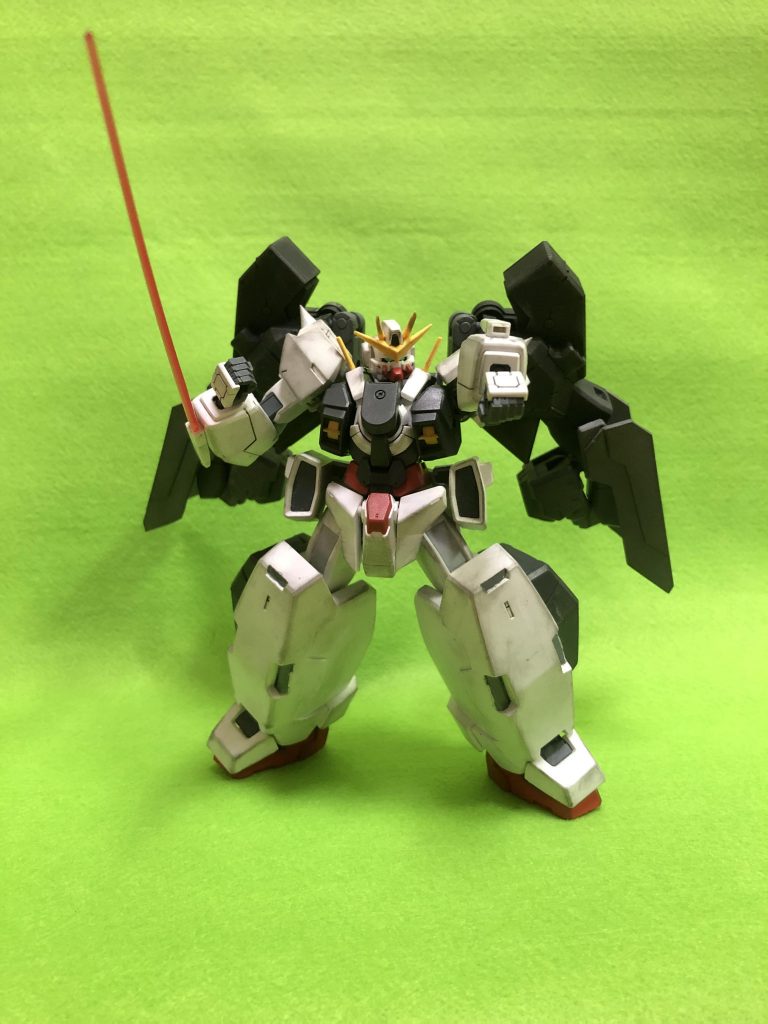 ビームサーベルは、ビームマシンガンとしても使用可能という設定。