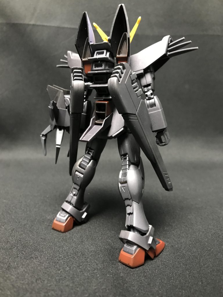 背面。機体重量に対して過剰な推進装置が搭載されていることがわかる。