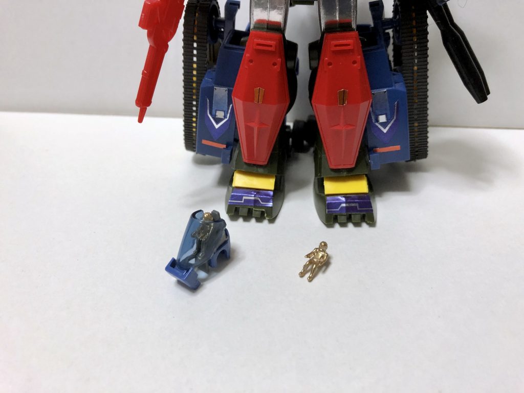 パイロットはゴールドで塗装しました。