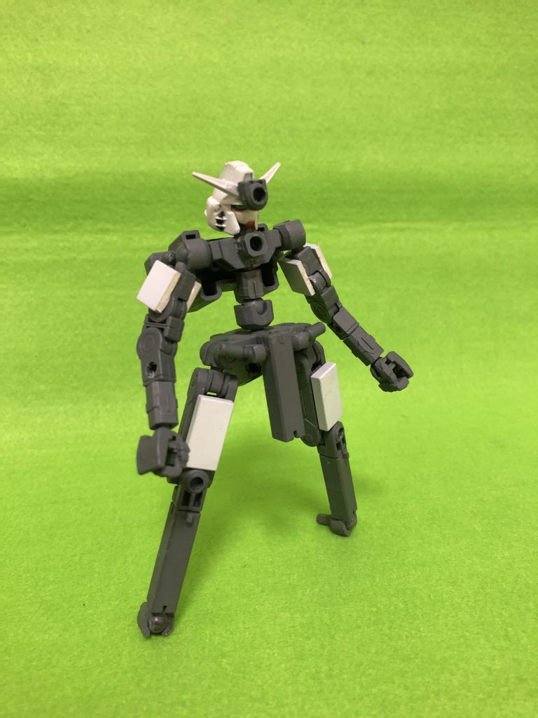 現在のネイキッド。今までのジャケットは、全てこの機体が装着しています。そのため塗装が剥げるわ移るわ……。過酷です。