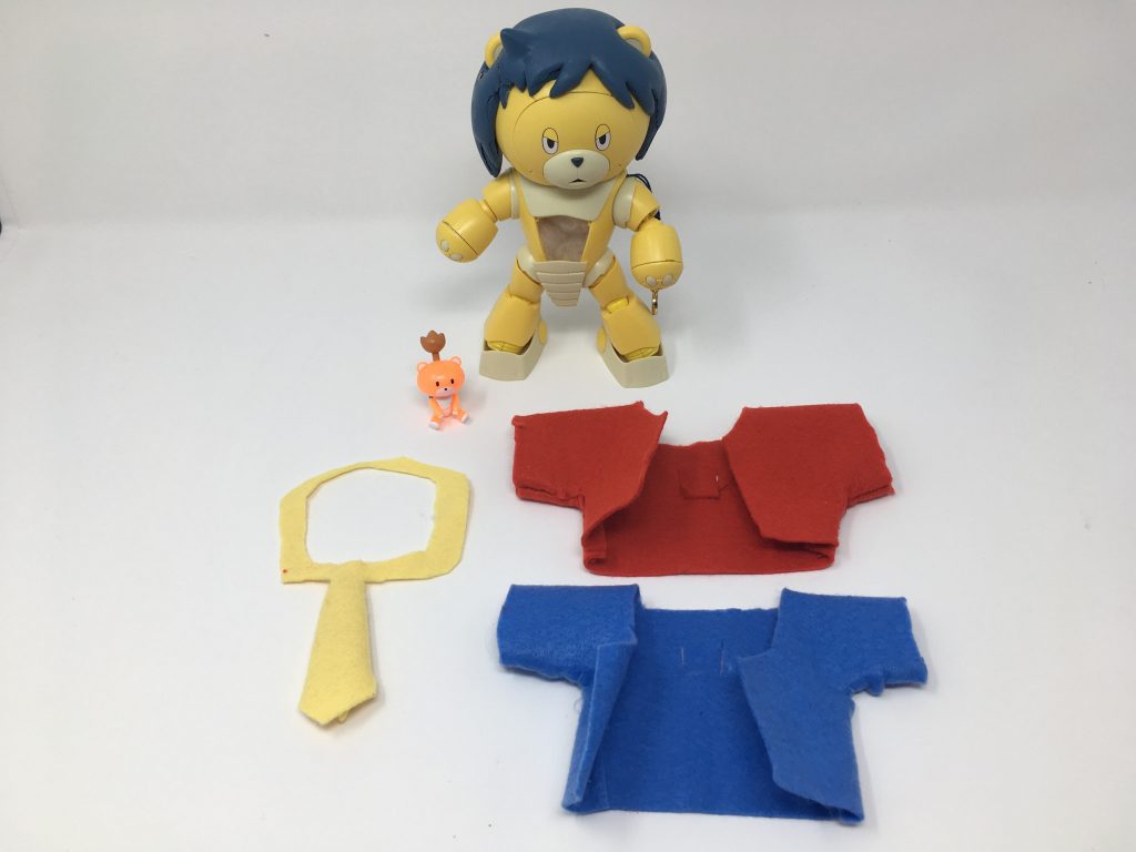 フェルト生地をざっくり切って縫ってひっくり返して完成。