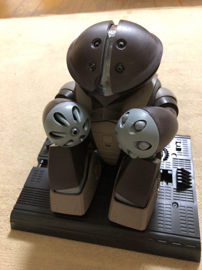 体育座りして、待機。