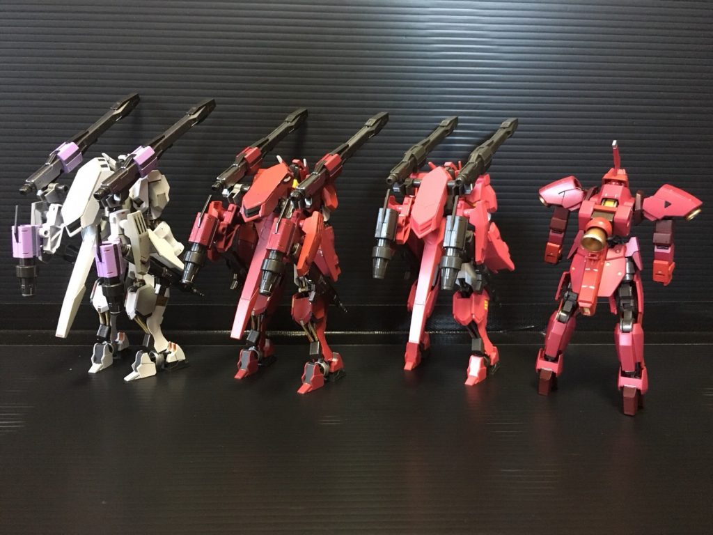 コチラは家族写真
二代目の色を基準に四代目の配色を決め、その配置をベースに白でアレンジを加えています。