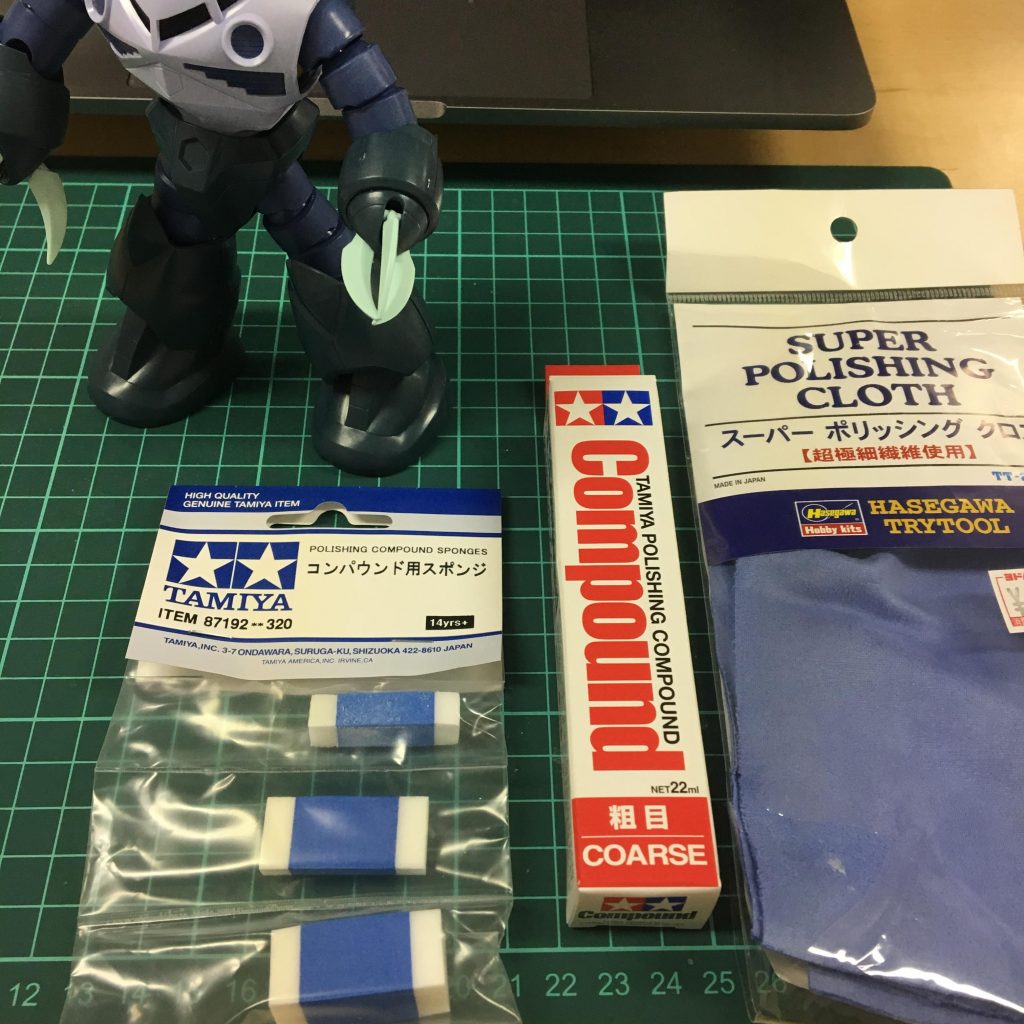 コンパウンドで仕上げ中