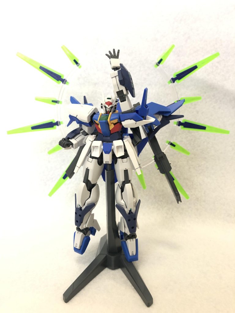 ソードビット、全展開。ソードビットは全て、基部をガンダムマーカーブルーで塗装しています。塗らないとただのクリアパーツの塊ですからね……。
地味な作業でしたが達成感は中々でした。