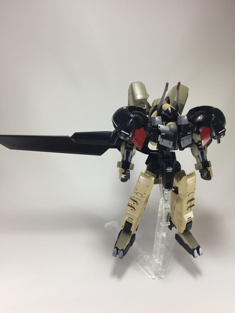 形態を問わず、武器の懸架が可能です。
製作中写真が見つからず作品写真多めです…(苦笑)