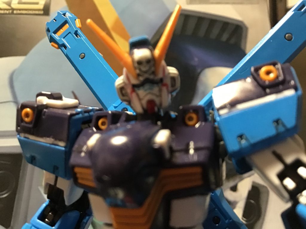 頭は黒赤青の3色でスミ入れしました。