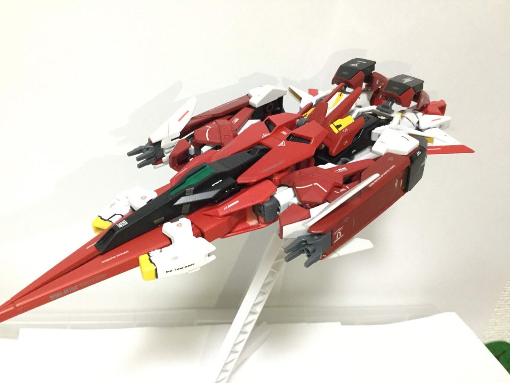 変形
背部のダッシュユニットは腕に装着