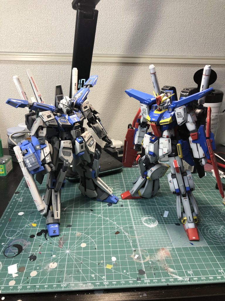 普通に塗装だけした機体とツーショットです。