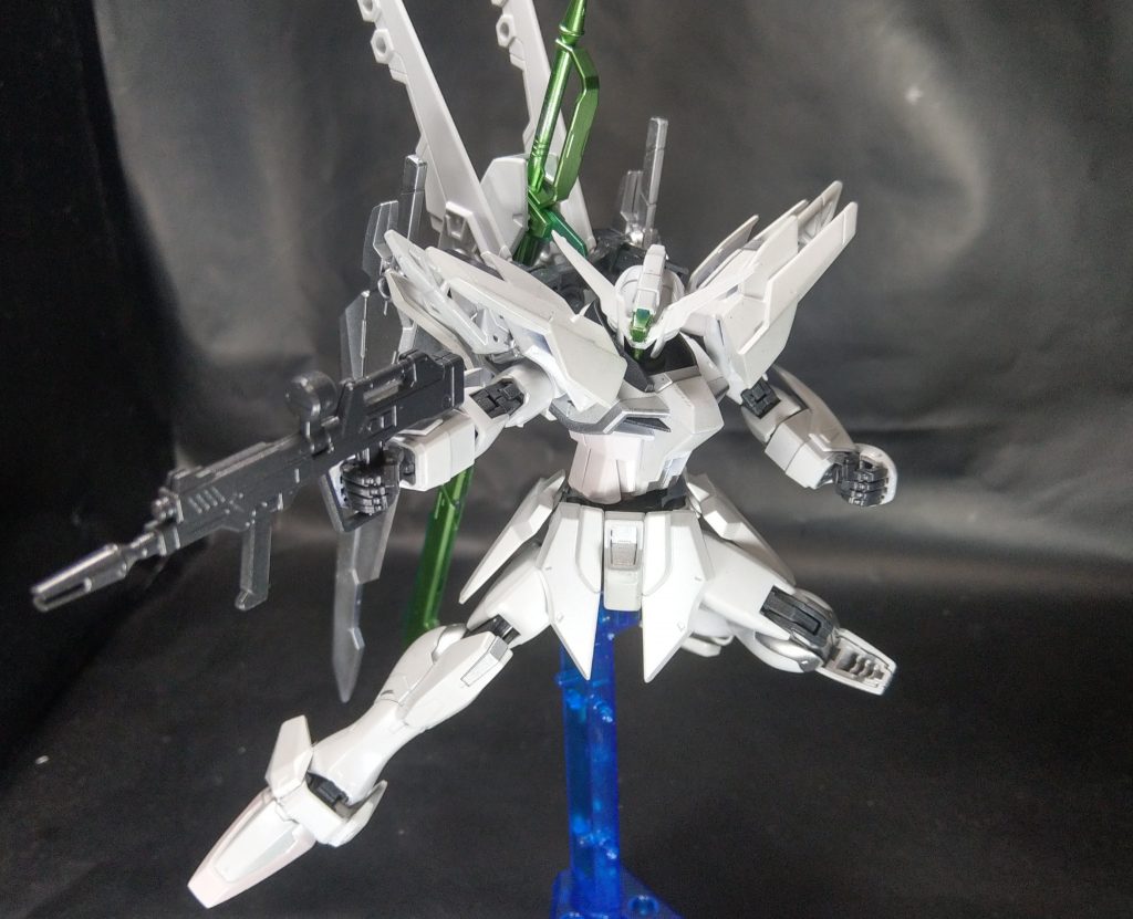 種ポーズ
肩が大きいのでハッタリ効いてますね