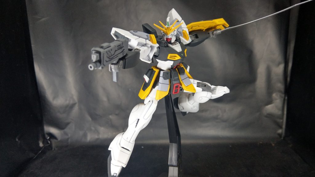 ビームサブマシンガンでアクション
旧キットからの流用も考えましたが、結局フルスクラッチになりました