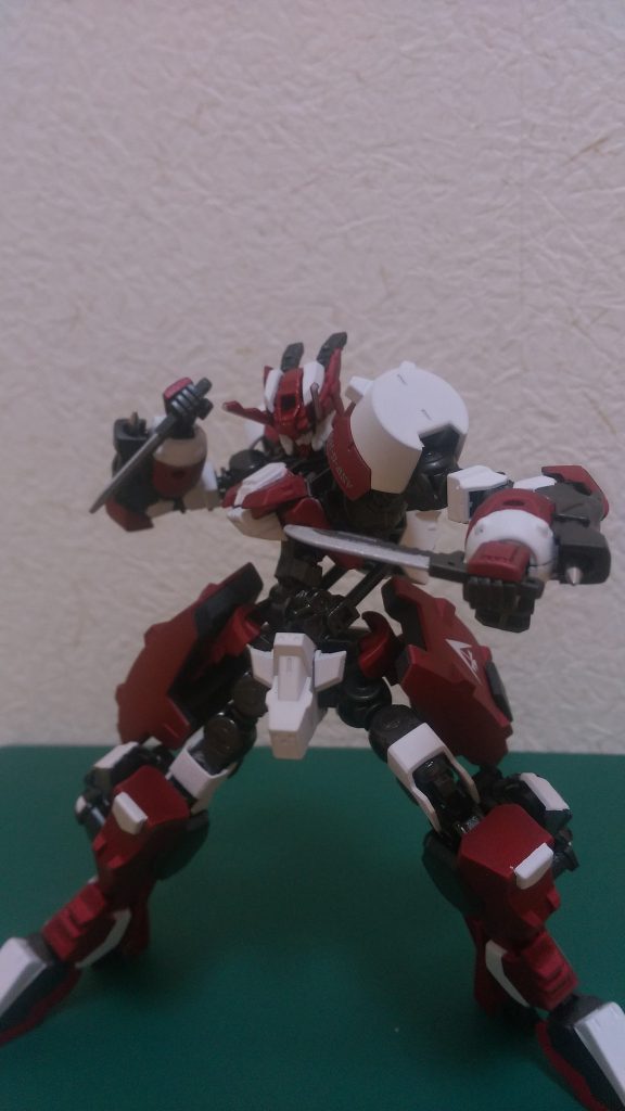 武器②
左腕の内側に備えたナイフです。