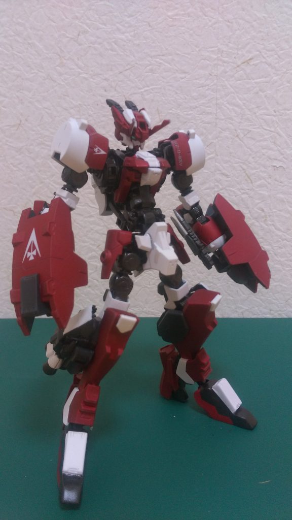 武器③
サイドスカートに備えた攻防1体のシールドナックルです。