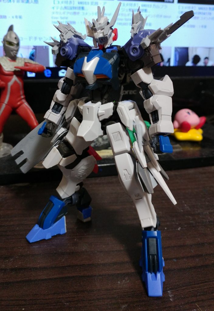 サフを吹く前です。
腕はほぼガンダムキマリスヴィダールです。
アンテナはバンシィを使用しました。