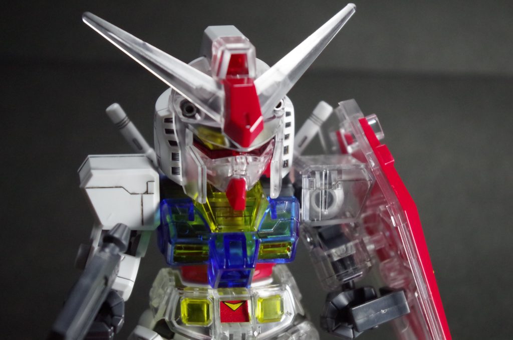 肩や腕の内部フレームをガンダムマーカーのシルバーで塗装しました