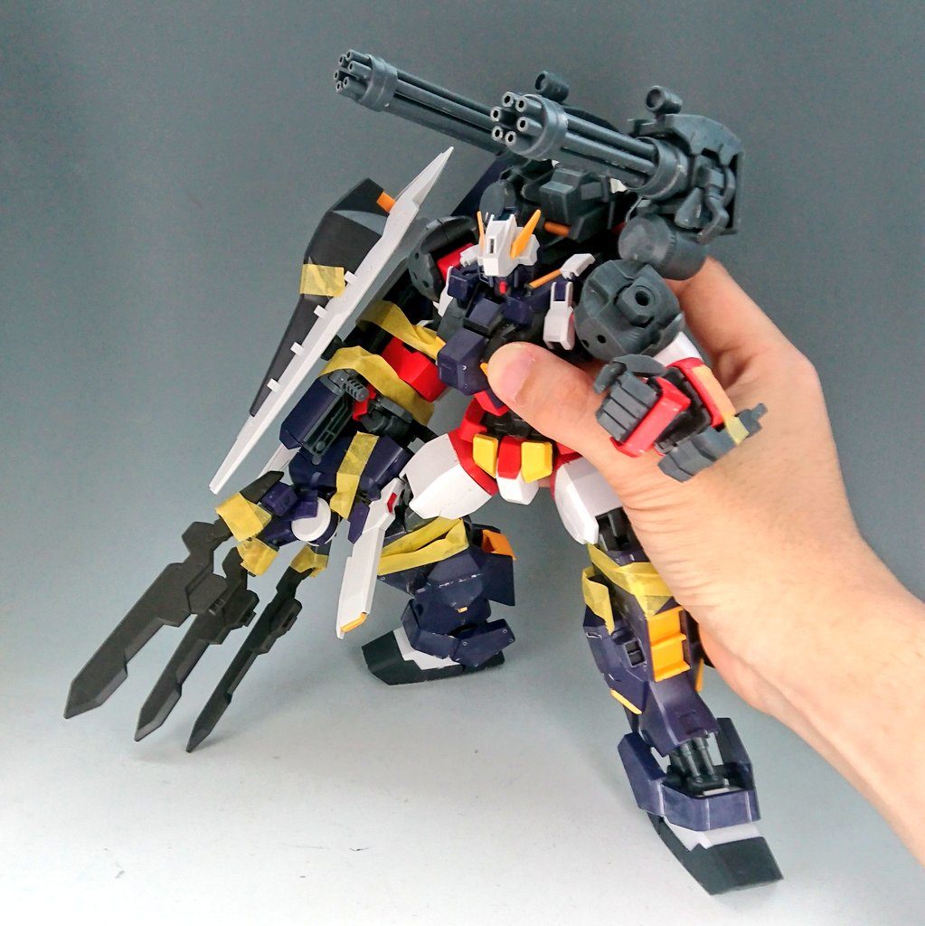 色々追加した状態。肩のデザインは最後まで悩んだのでこのタイミングだとまだ付いてません。