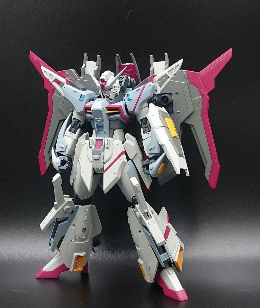 塗装が終わった段階です。
片方のパーツにだけラインを塗装するのは直前で思い付いたのですが上手くいって良かったです。