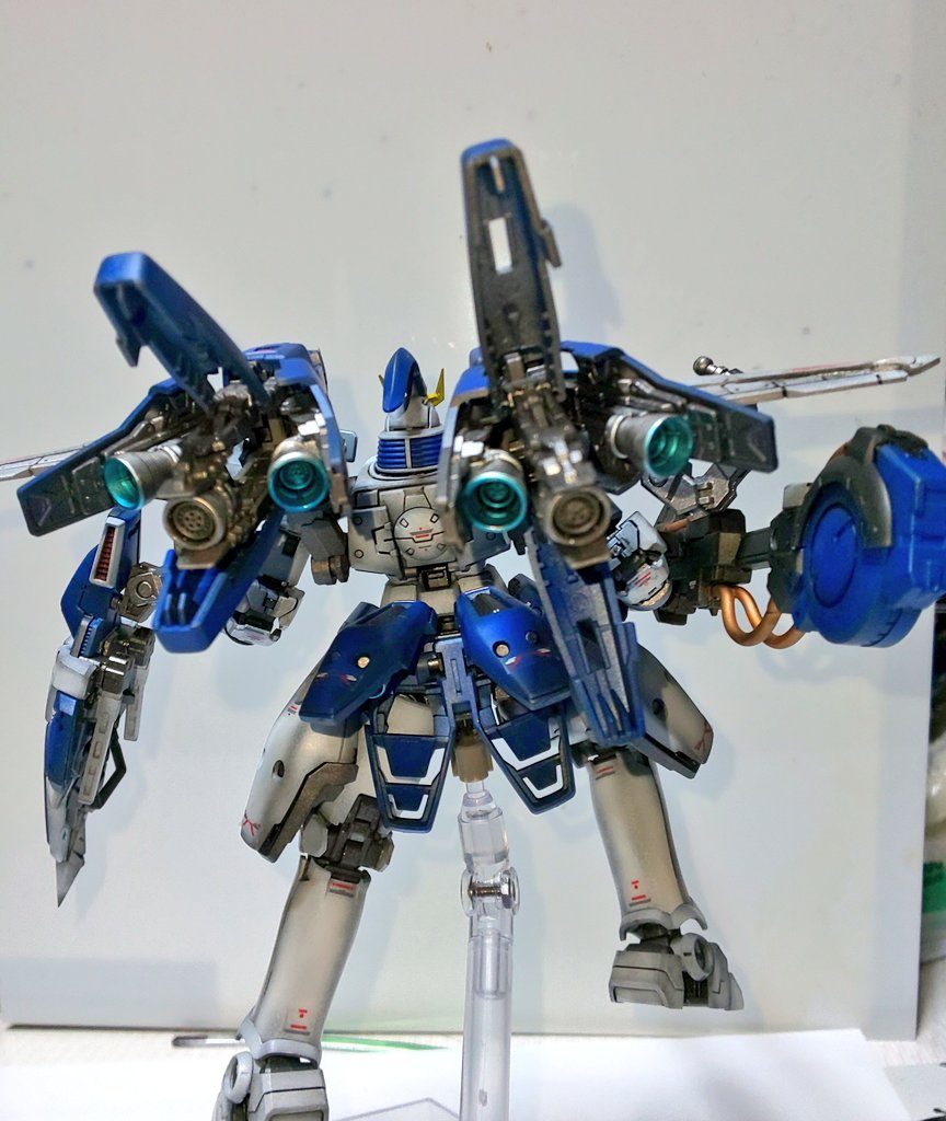 バーニアの内側をクリアブルーを吹いて金属感を表現してます。