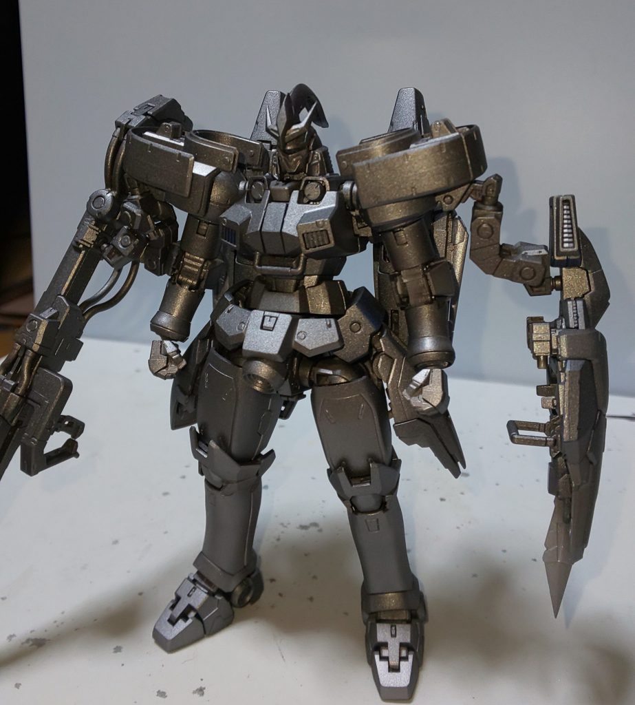 塗装の下地にガンメタサフを吹いてます。