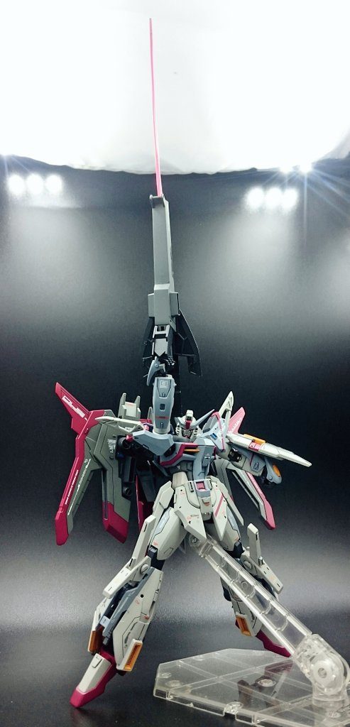 アクション4
Ζ要素を取り入れたので長モノのライフルでもサーベルを出せるようにしてロングビームサーベルを出来るようにしています。