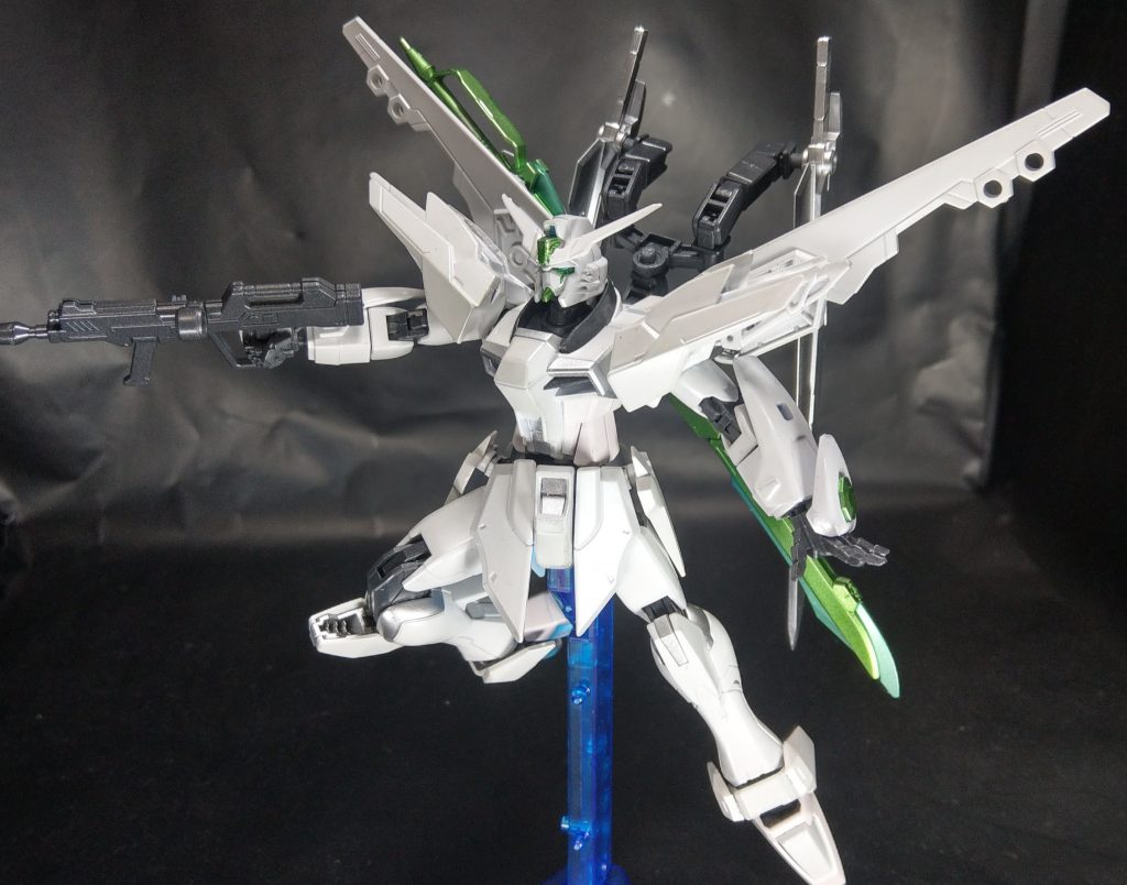 またバックパックは可動軸を多数設けてるので、色々な形に変形できます