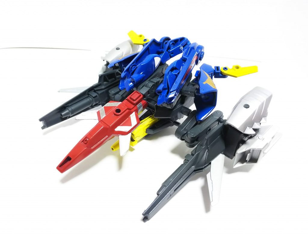 支援メカその1 サンダーブースター
索敵から攻撃支援までこなす、AI登載のメカ
バインダー内のビームキャノンが主武装